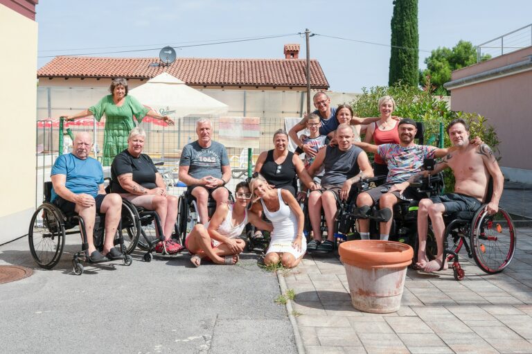 NA OBNOVITVENI REHABILITACIJI V DOMU PARAPLEGIKOV V PACUGU