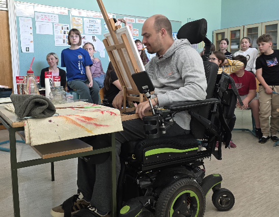 SLIKARJI NA OBISKU V OSNOVNI ŠOLI CVETKA GOLARJA