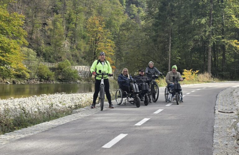 POPOLN JESENSKI IZLET: PREIZKUSILI SMO NOVO KOLESARSKO POT OD BLEDA DO BOHINJA